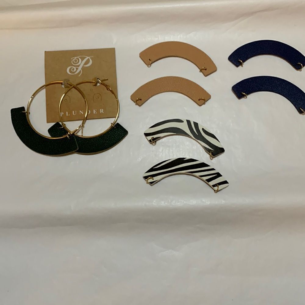 Plunder 4 in 1 earring interchangeable.  See photos for description